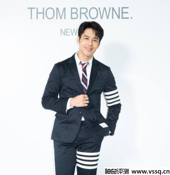 四条杠是什么牌子衣服 美国男装品牌汤姆布朗 (Thom Browne)