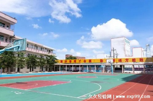 封闭式学校一年多少钱 3到5万元左右