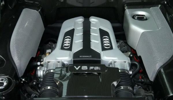奥迪R8属于什么档次 车辆是属于中置引擎的超级跑车（豪华车型）
