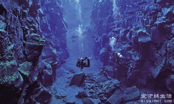 世界上最深的海沟：马里亚纳海沟，10882米，仅次于日本