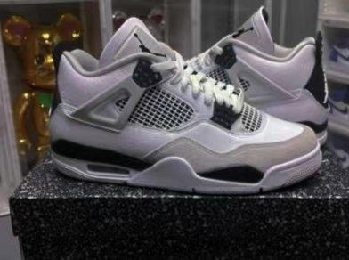 aj4白黑红配色