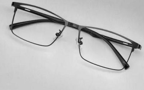选购抗疲劳近视眼镜片，需要注意哪些问题？